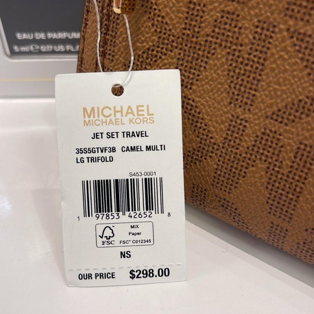 Michael Kors Jet Set Large Signature Logo Tri-Fold Wallet
Camel Multi 
NWT - Picture 16 of 16